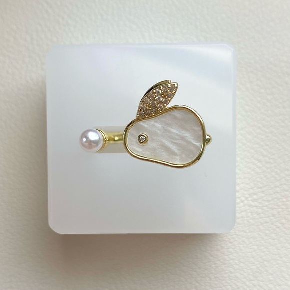 Jewelry - Gold and Pearl bunny Ring